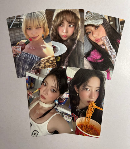 LE SSERAFIM - HOT (Standard Ver.) WEVERSE PHOTOCARD