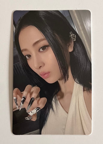 LE SSERAFIM - HOT (YUNJIN) SHOWCASE PHOTOCARD