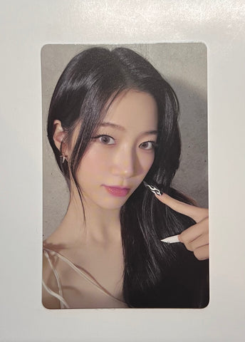 LE SSERAFIM - HOT (KAZUHA) SHOWCASE PHOTOCARD