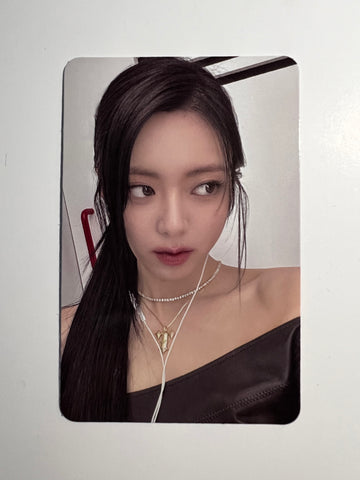 [SLIGHTLY DEFECTIVE] ITZY - KILL MY DOUBT (YUNA) OFFICIAL PHOTOCARD