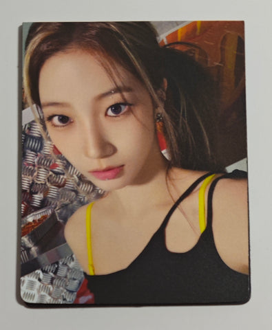 LE SSERAFIM - SPAGHETTI WEVERSE Official Magnet (Kazuha)