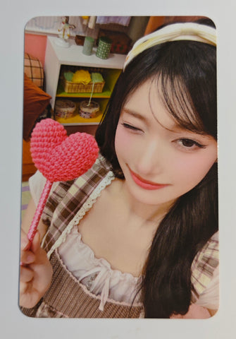 IVE - SEASON'S GREETINGS 2026 With Muu Official Photocard (Leeseo)