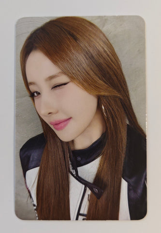KISS OF LIFE - 2026 SEASON'S GREETINGS Official Photocard (Belle)