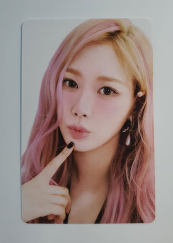 AESPA - SEASON'S GREETINGS PHOTOCARD (GISELLE)