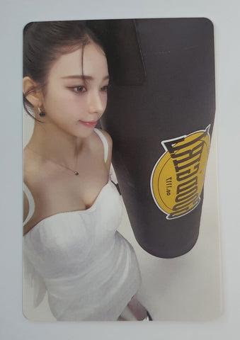 AESPA - LIVE TOUR SYNK : AEXIS LINE Official Photocard Y vers. (KARINA)
