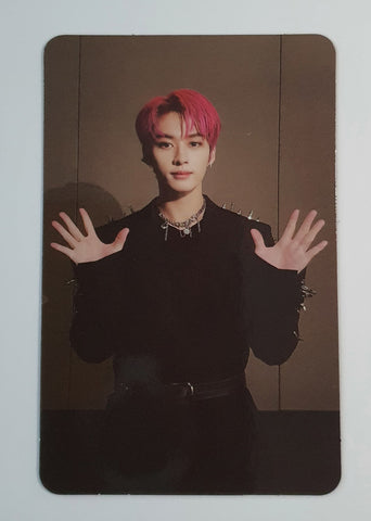 STRAY KIDS - ODDINARY SYNNARA OFFICIAL PHOTOCARD (LEE KNOW)