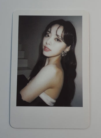 ITZY - CHECKMATE SYNNARA Official Polaroid photocard (YUNA)