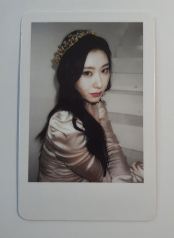 ITZY - CHECKMATE SYNNARA Official Polaroid photocard (CHAERYEONG)