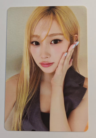 AESPA - 2025 SEASON'S GREETINGS Official Photocard (Giselle)
