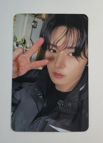 STRAY KIDS - KARMA OFFICIAL PHOTOCARD Compact Ver. (LEE KNOW)