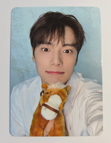 MONSTA X -2026 Season's greetings Starshipsquare Official Photocard (Minhyuk)