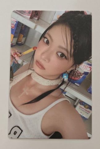 LE SSERAFIM - HOT Weverse Official Photocard (Eunchae)
