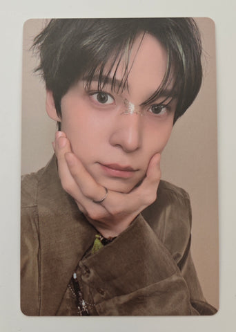 ATEEZ - GOLDEN HOUR : Part.5 Official Photocard (Yunho)