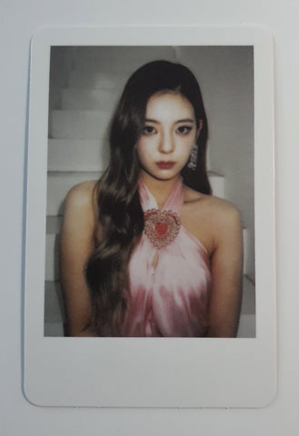 ITZY - CHECKMATE SYNNARA Official Polaroid photocard (LIA)