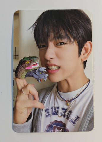 PARK JIN YOUNG (GOT7) - 2026 SEASON'S GREETINGS Official Photocard (B)