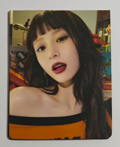 LE SSERAFIM - SPAGHETTI WEVERSE Official Magnet (Yunjin)