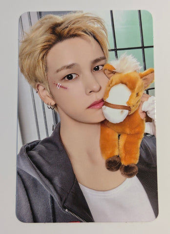 CRAVITY - 2026 SEASON'S GREETINGS Starshipsquare Official Photocard (#2)