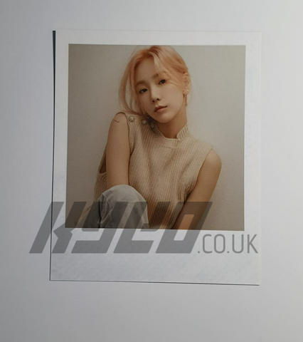 GIRL'S GENERATION - SEASON'S GREETINGS 2022 TAEYEON OFFICIAL POLAROID